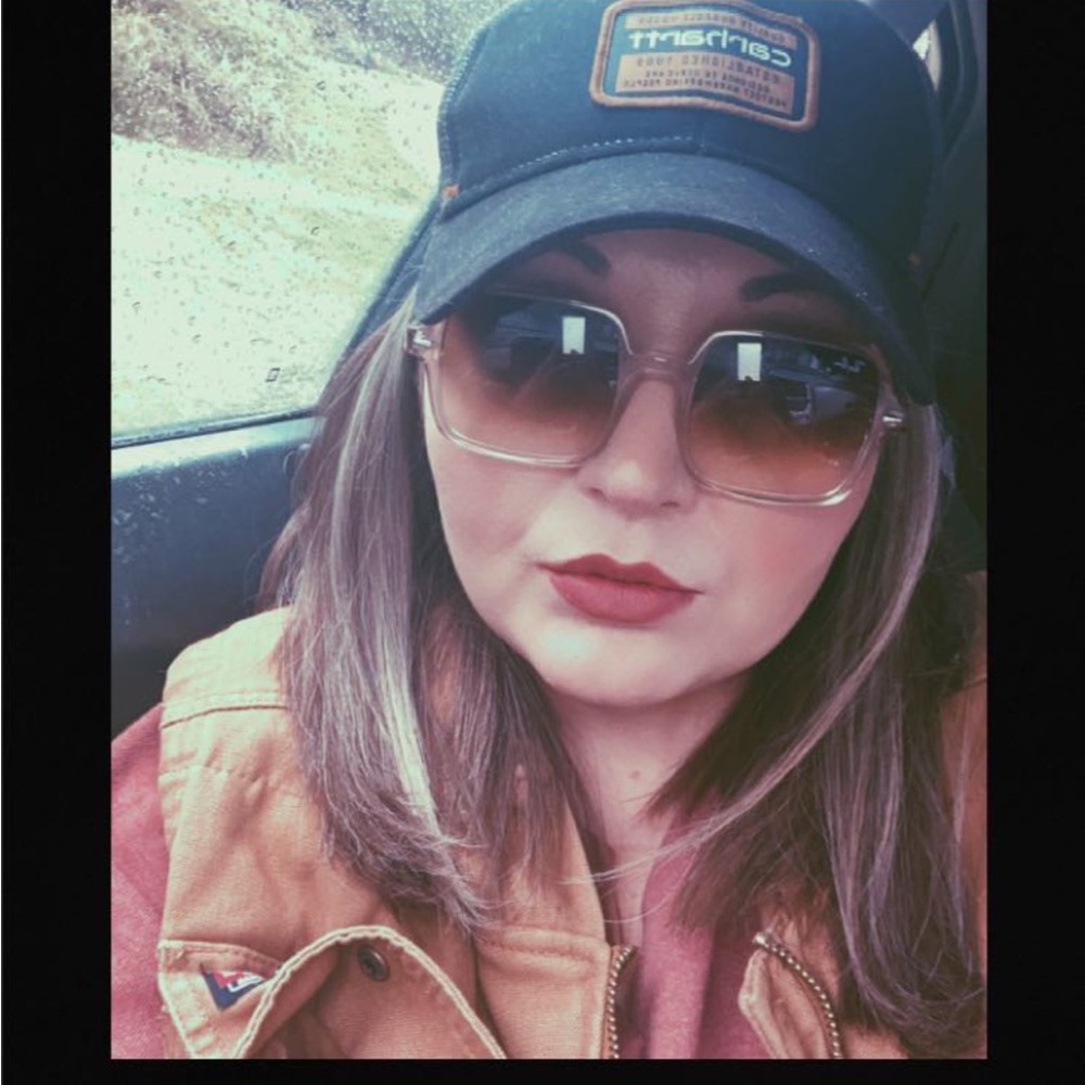 Meet your Posher, Olivia